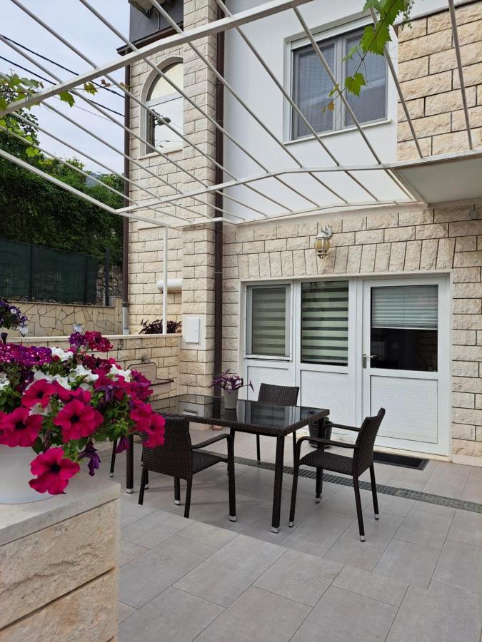 Apartment Deni Solin Exterior photo